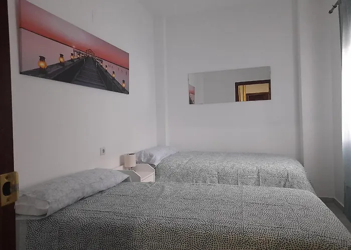 Casa Independiente En Nervion Junto A Parada Del Metro